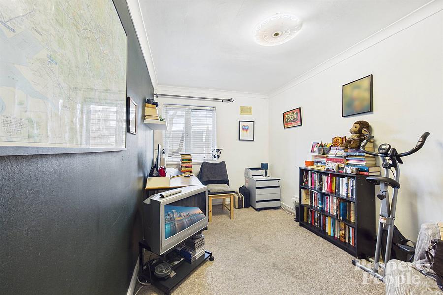 Apt 4, Kansas Avenue