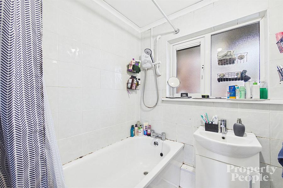 Apt 4, Kansas Avenue