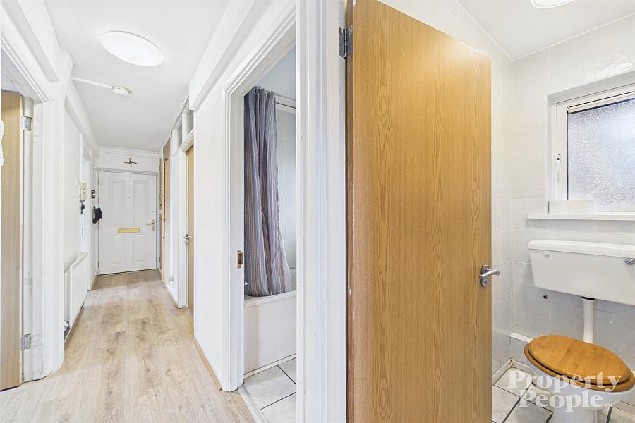 Apt 4, Kansas Avenue