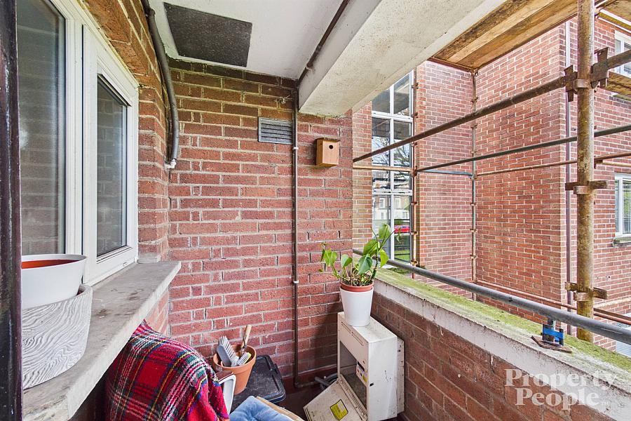 Apt 4, Kansas Avenue