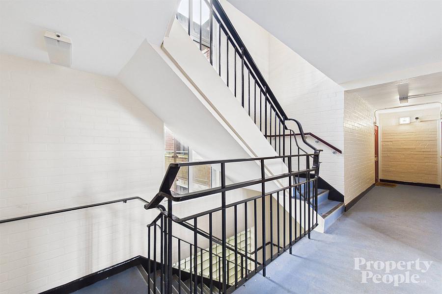 Apt 4, Kansas Avenue