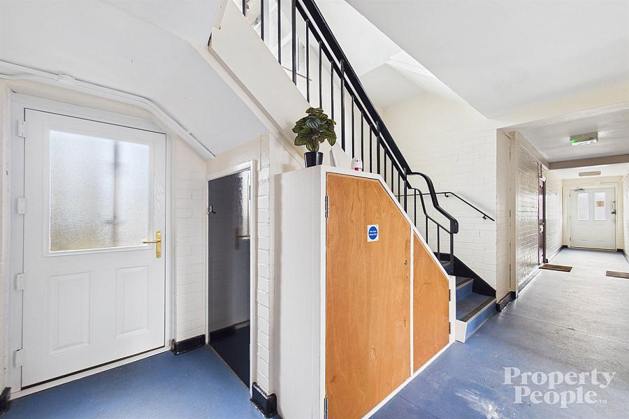 Apt 4, Kansas Avenue