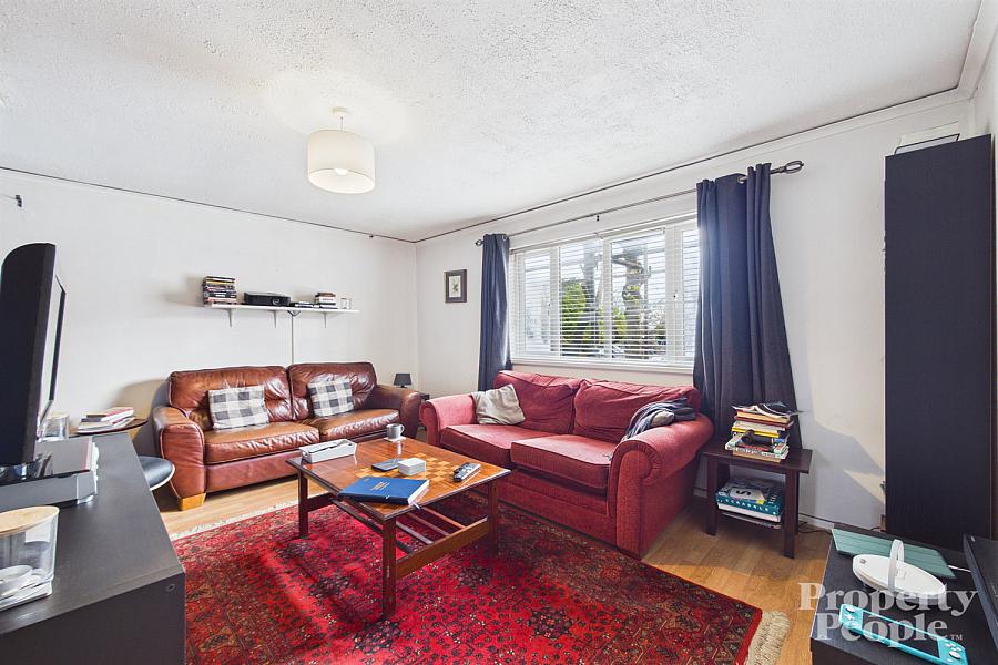 Apt 4, Kansas Avenue