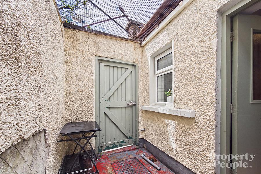 98 Mountcollyer Avenue
