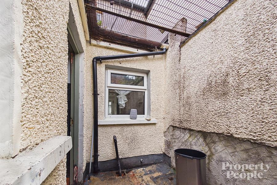 98 Mountcollyer Avenue
