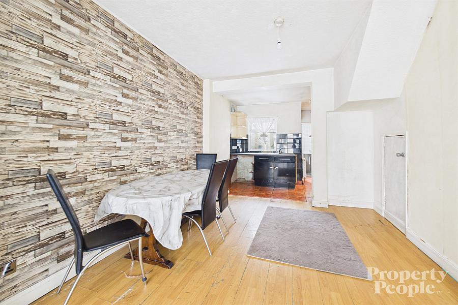 98 Mountcollyer Avenue