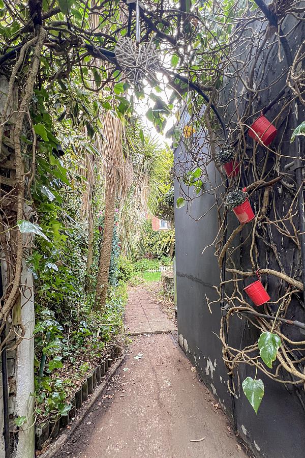 8A, Chichester Avenue