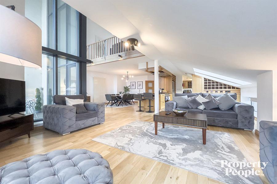 Apartment 18, 25 Short Strand