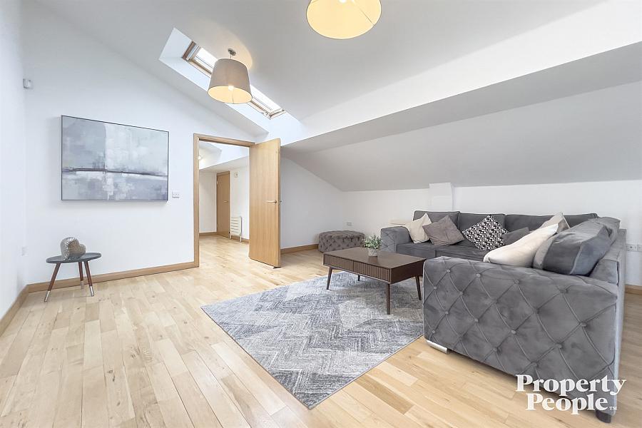 Apartment 18, 25 Short Strand