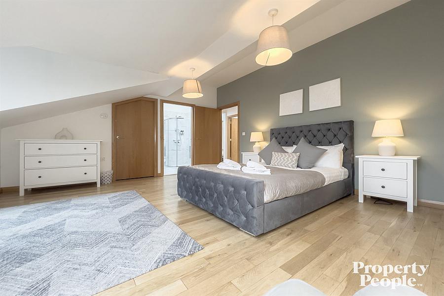 Apartment 18, 25 Short Strand