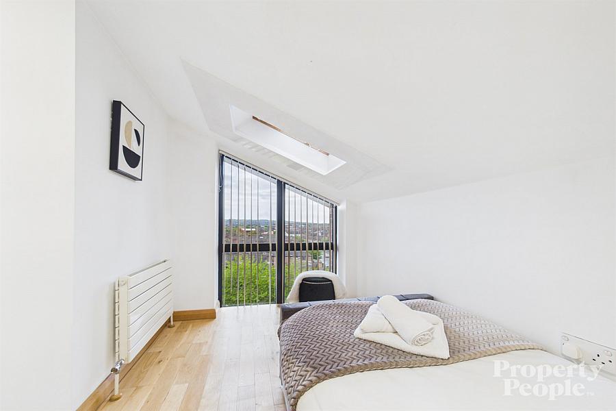 Apartment 18, 25 Short Strand