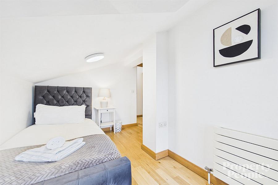 Apartment 18, 25 Short Strand
