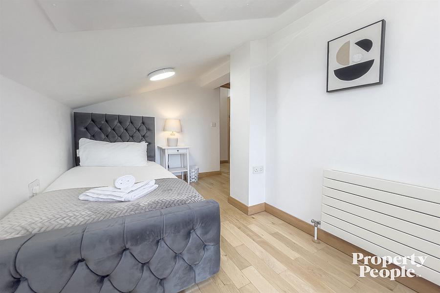 Apartment 18, 25 Short Strand