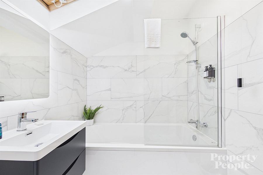 Apartment 18, 25 Short Strand