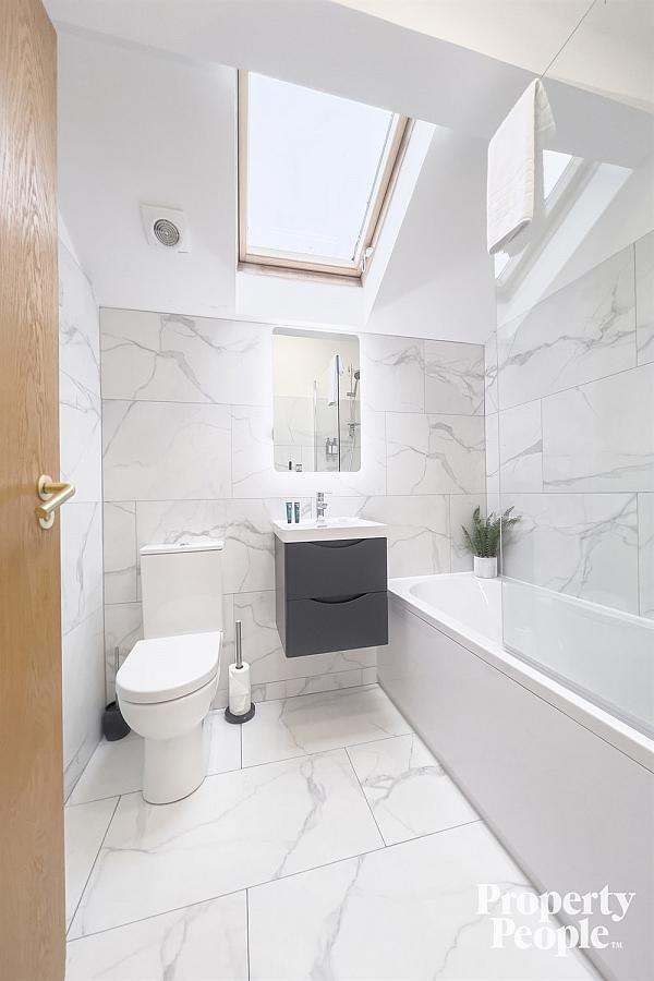 Apartment 18, 25 Short Strand