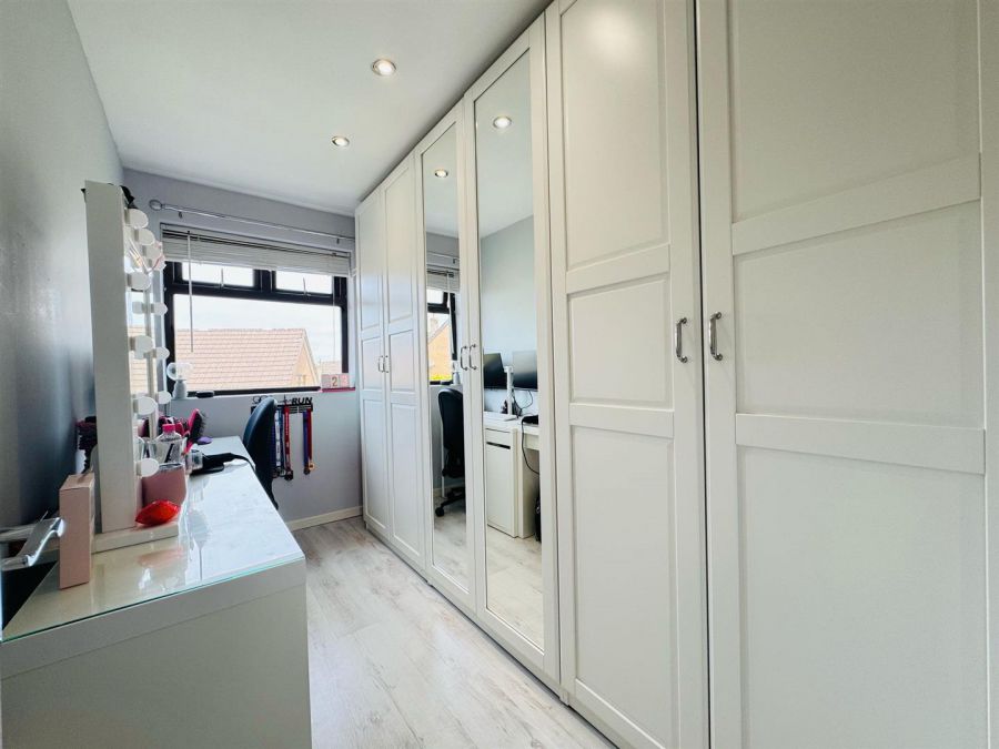 53 Hollybrook Avenue