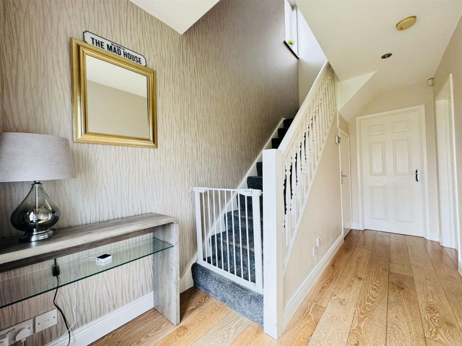 53 Hollybrook Avenue