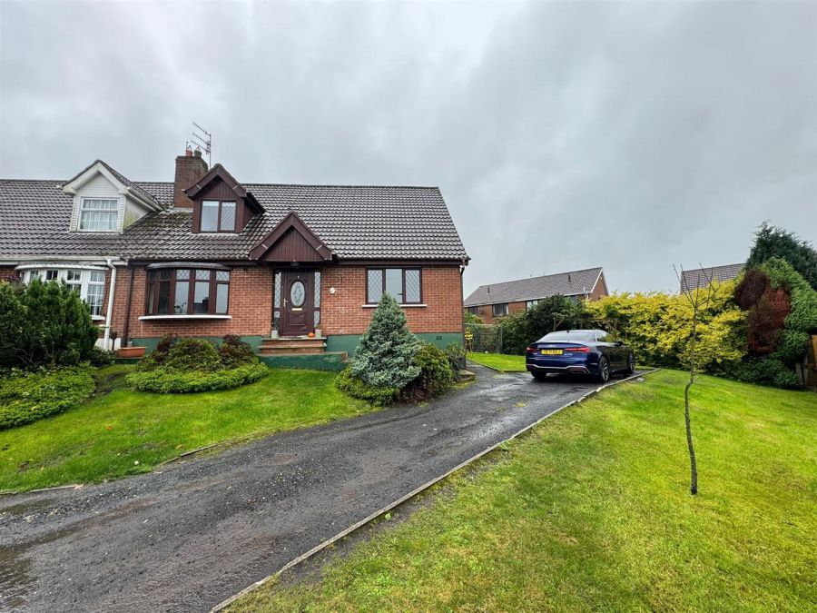 15 Hollybrook Grove