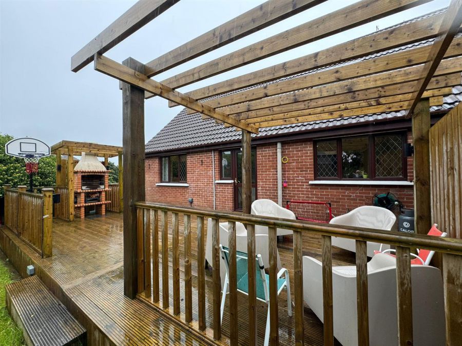 15 Hollybrook Grove