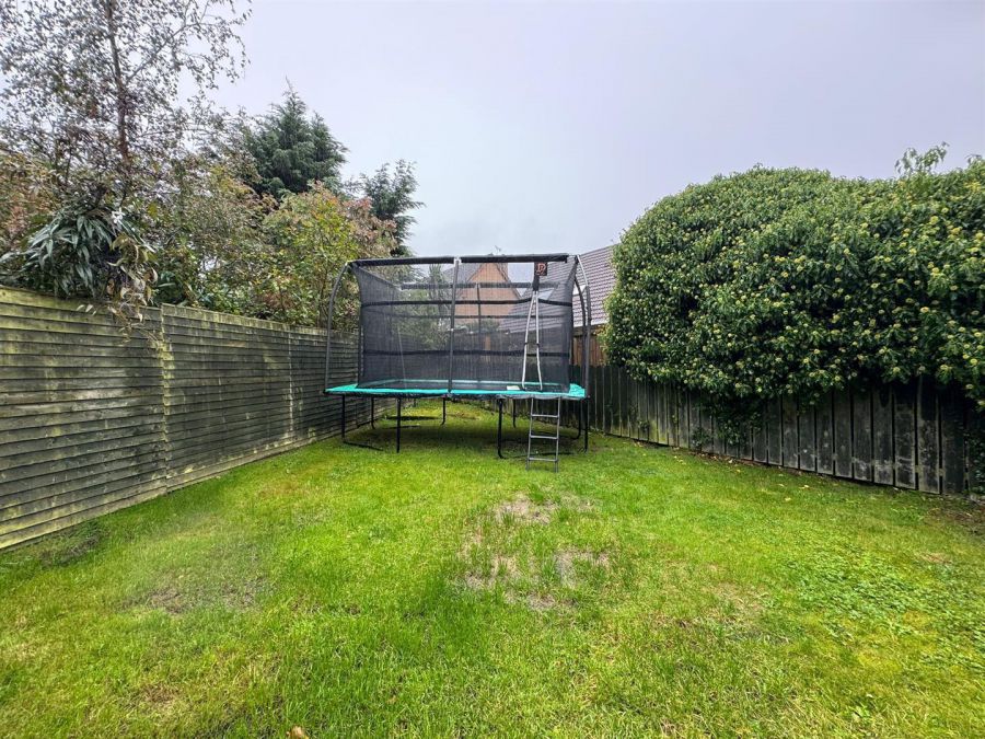 15 Hollybrook Grove