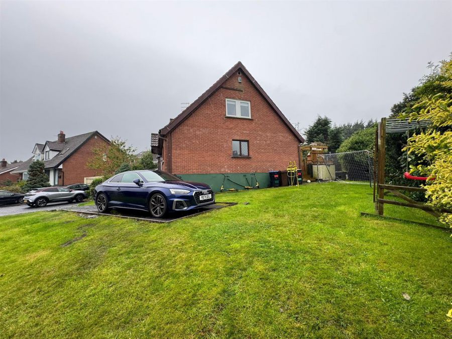 15 Hollybrook Grove 15 Hollybrook Grove