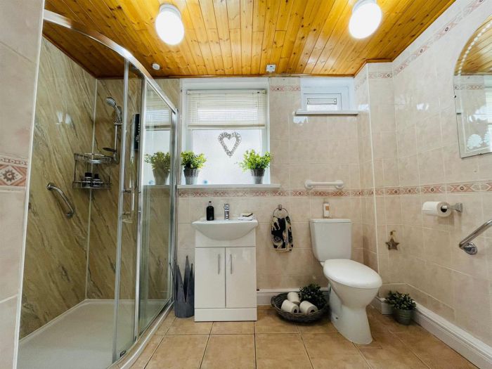5B Woodland Crescent 5B Woodland Crescent