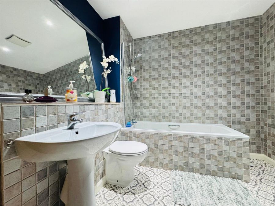 Apt 15, 250C Whitewell Road