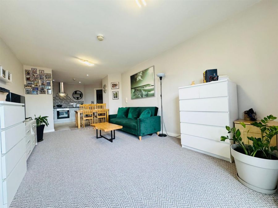 Apt 15, 250C Whitewell Road