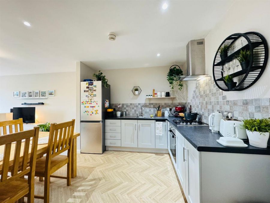 Apt 15, 250C Whitewell Road