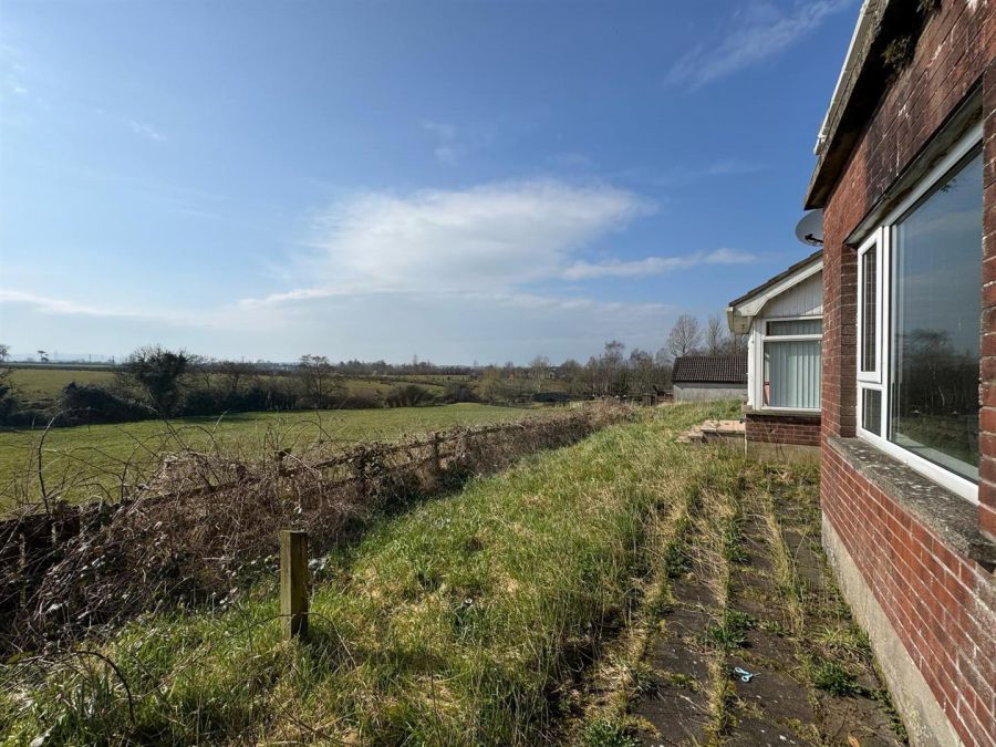 5 Lisnalinchy Road West