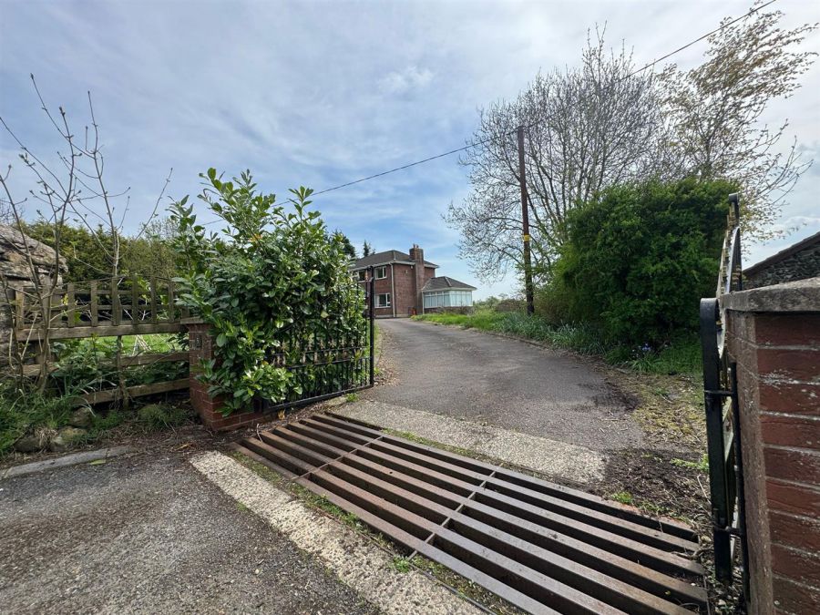 5 Lisnalinchy Road West