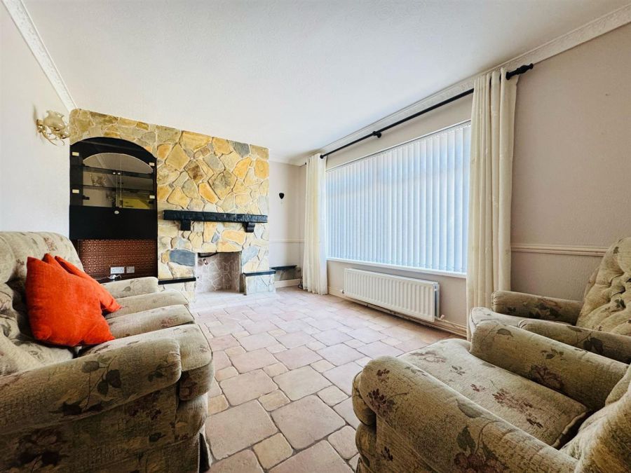 79 Bleach Green Avenue