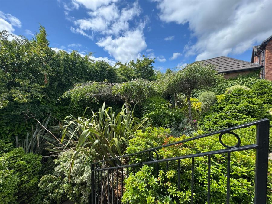 19 Fernridge Drive