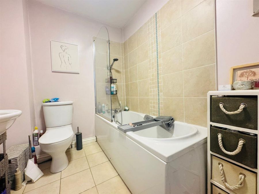 Apt 2, 1 Northview
