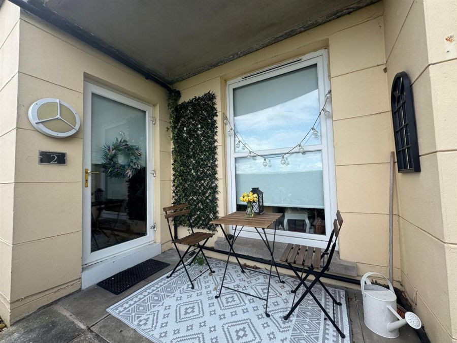 Apt 2, 1 Northview