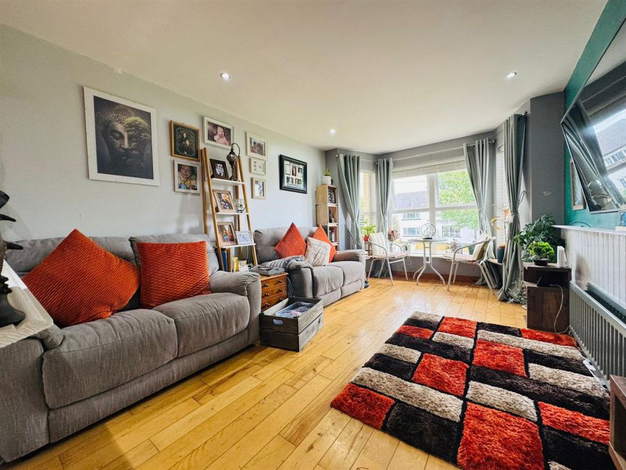 Apt 5, 14 St. Quentin Avenue