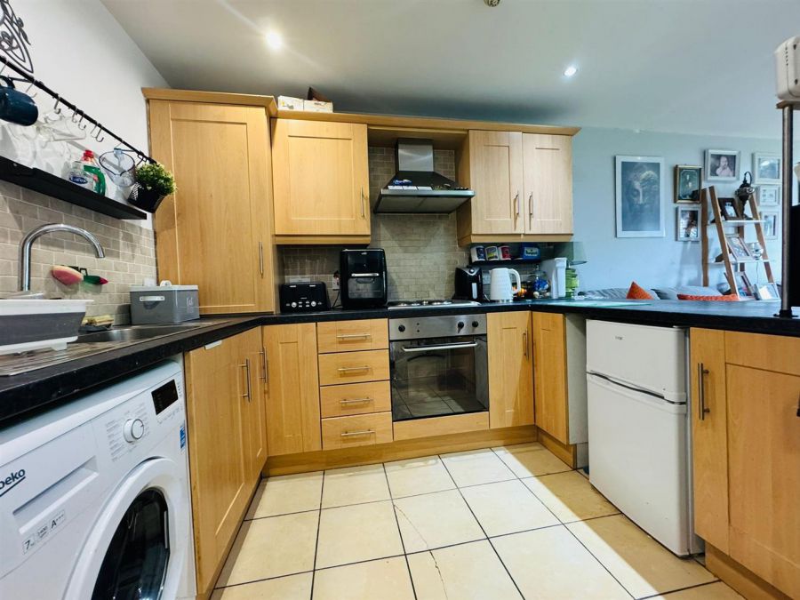 Apt 5, 14 St. Quentin Avenue