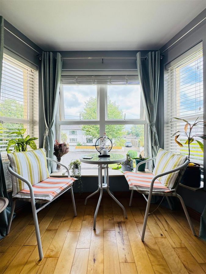 Apt 5, 14 St. Quentin Avenue