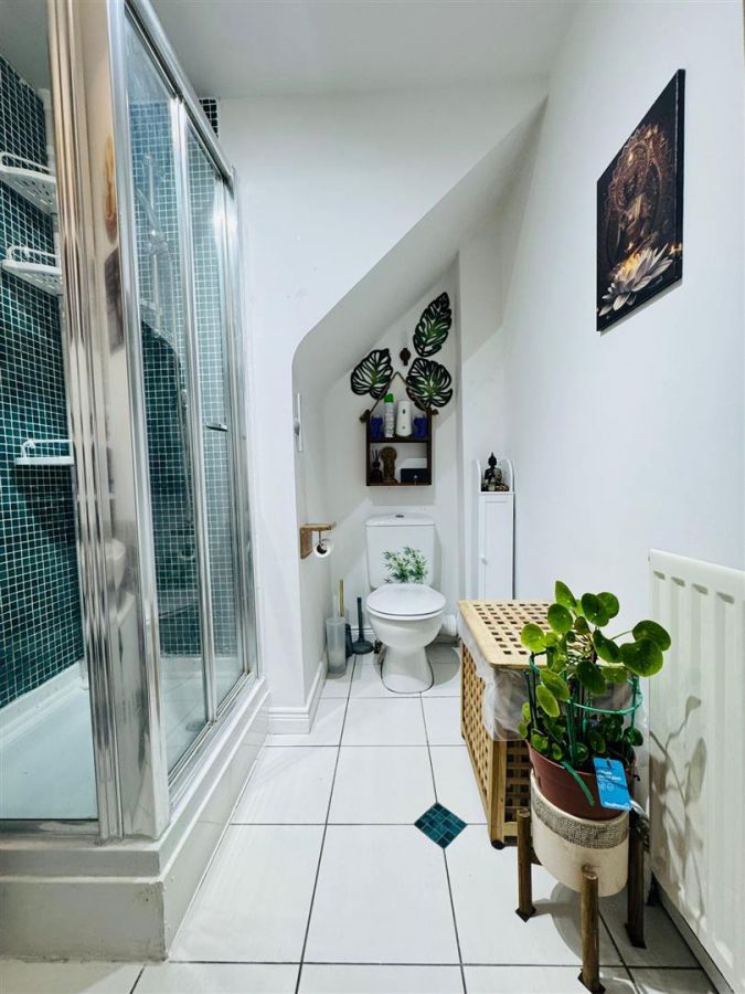 Apt 5, 14 St. Quentin Avenue