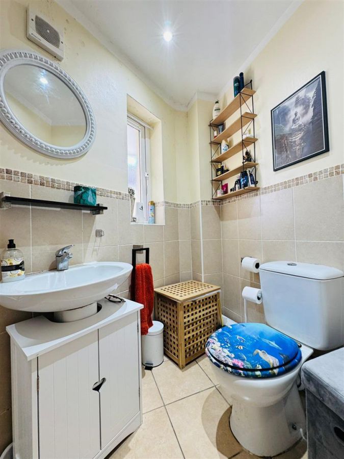 Apt 5, 14 St. Quentin Avenue