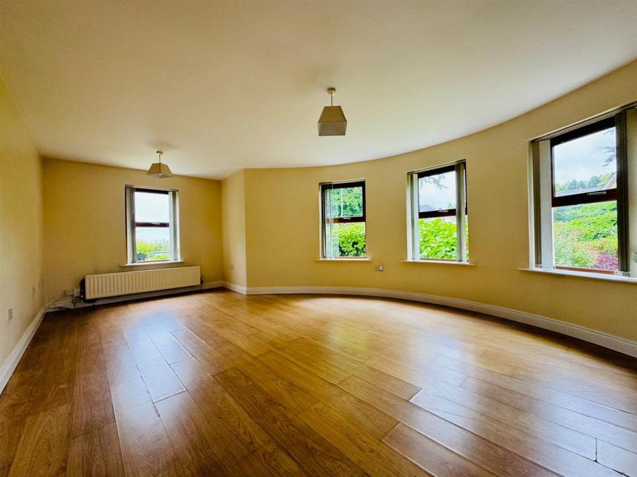 3 Collinbridge Manor