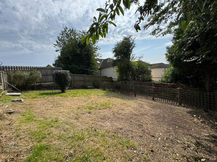 33 Liscoole Park
