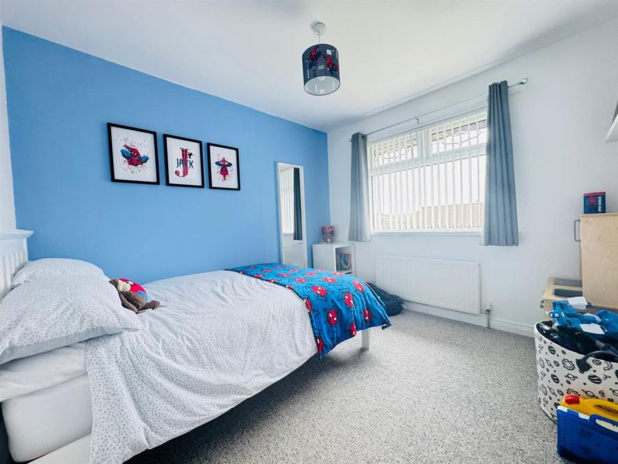 25 Hightown Gardens