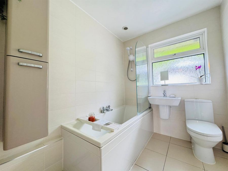 25 Hightown Gardens
