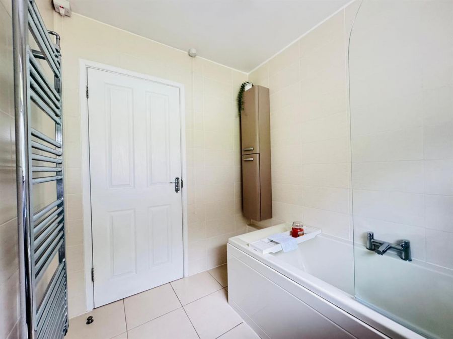 25 Hightown Gardens