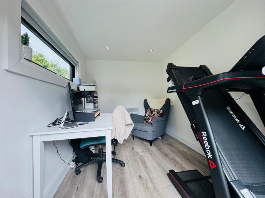 25 Hightown Gardens
