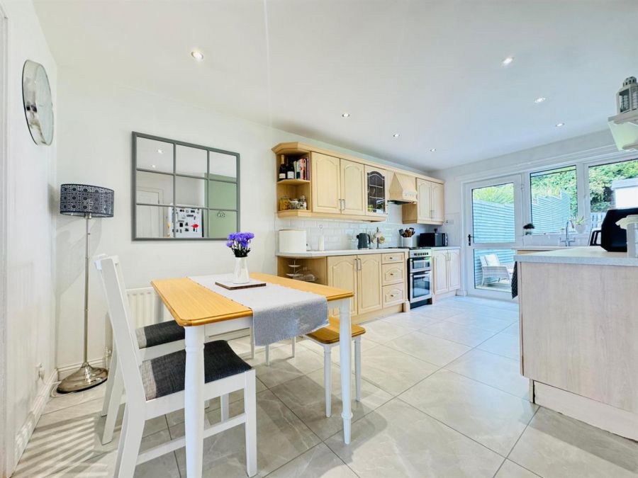 25 Hightown Gardens