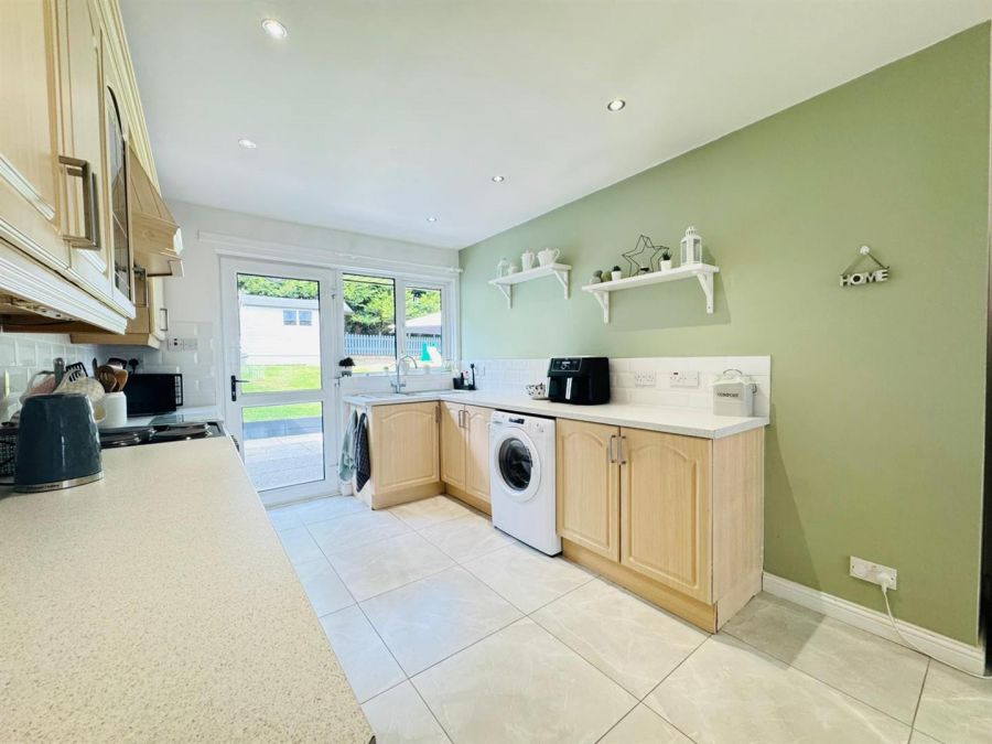 25 Hightown Gardens