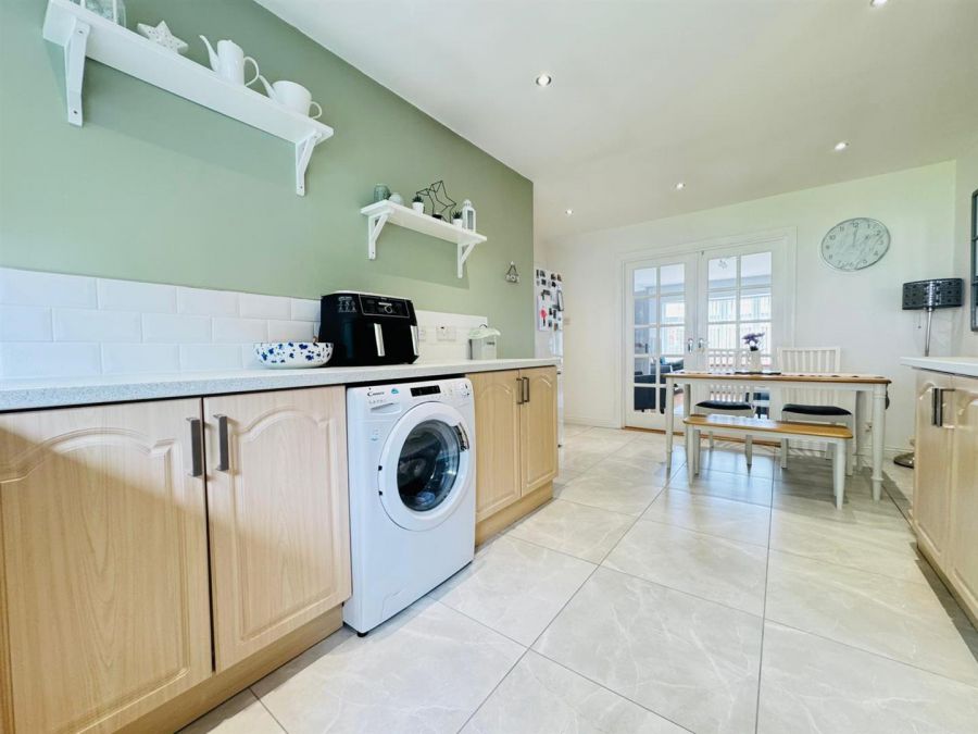 25 Hightown Gardens