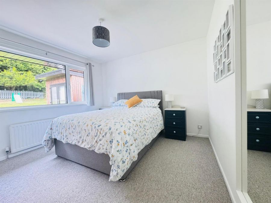 25 Hightown Gardens